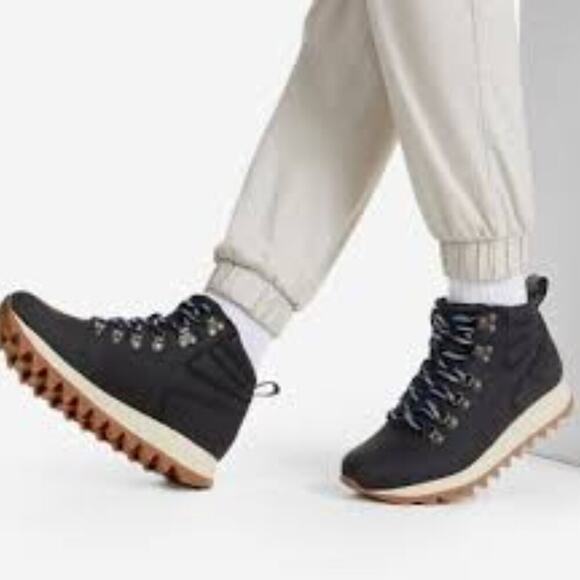 Merrell Hiking Faux Leather Lace Up Boots Women's 6 Black With Blue Strings - Picture 2 of 10